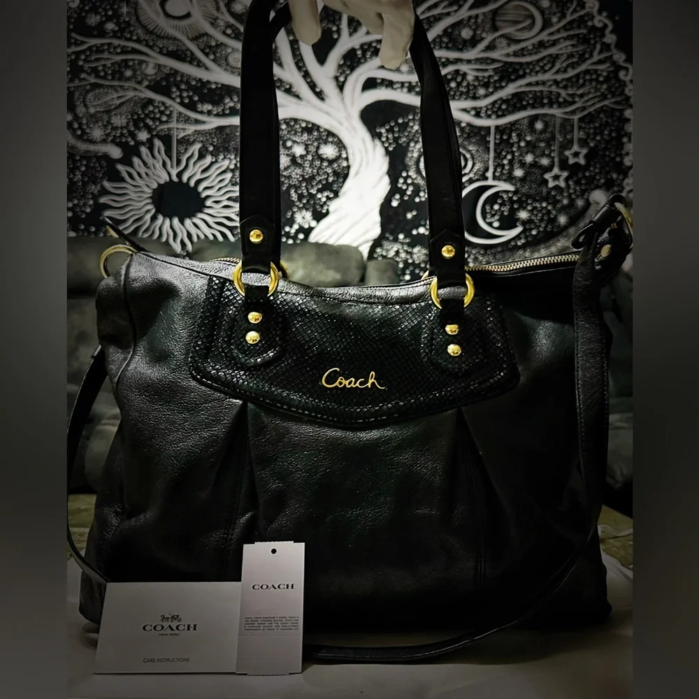 Vintage Style Y2K Coach Black Leather Shoulder Bag with Gold Accents make offer - Picture 17 of 17